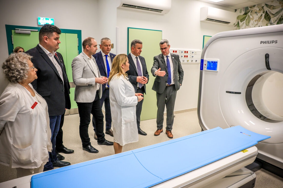 Ünnepélyes keretek közt adták át az új CT- és MR-berendezéseket kórházunkban Fotó: Tolna Vármegyei Balassa János Kórház